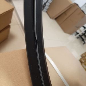REA LOFT BLACK ∅60 см, кръгло огледало с метална черна рамка и колан [фабричен дефект] 